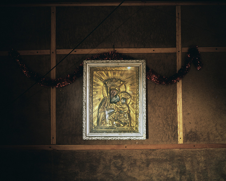 POLAND / Swiebodzin / 22.11.2010
Image of Mother of God in the worker shed.

¬© Michal Luczak / Anzenberger